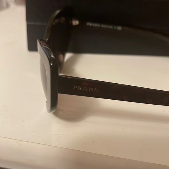 Prada cat eye sunglasses wit box and case. Color brown and black. - Picture 3 of 8